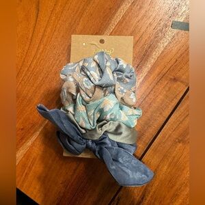 Berry Hair ties 5 pack floral & bow satin NWT